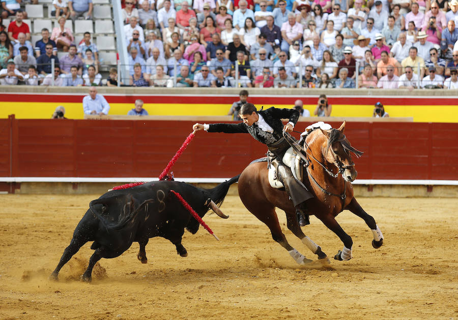 Fotos: Los Rejoneadores salen por la Puerta Grande