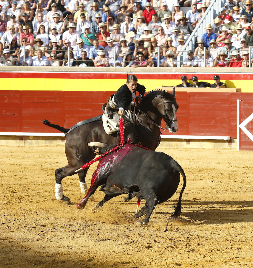 Fotos: Los Rejoneadores salen por la Puerta Grande