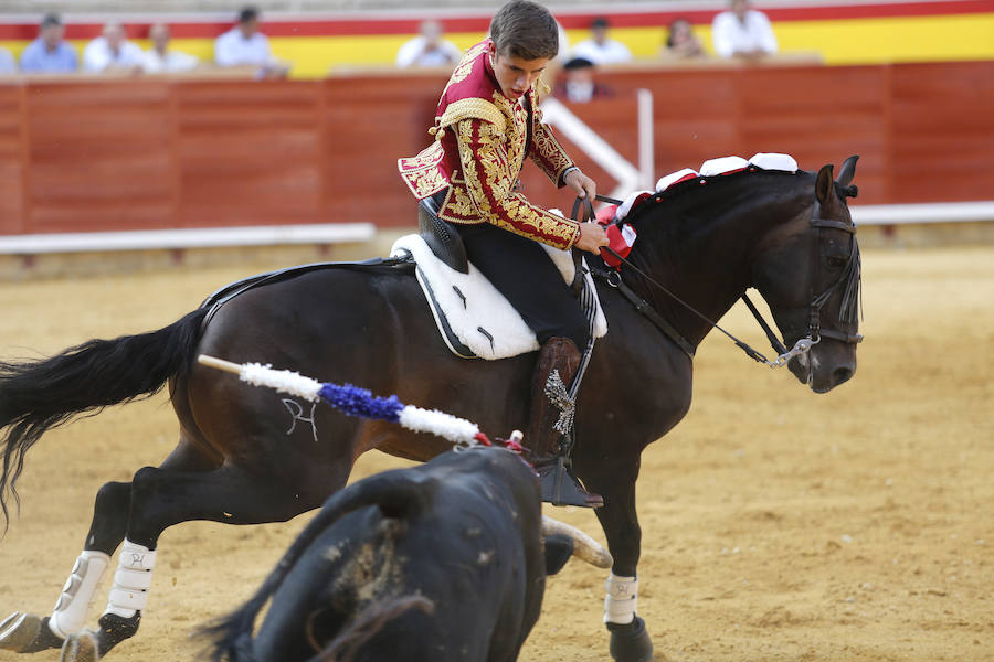 Fotos: Los Rejoneadores salen por la Puerta Grande
