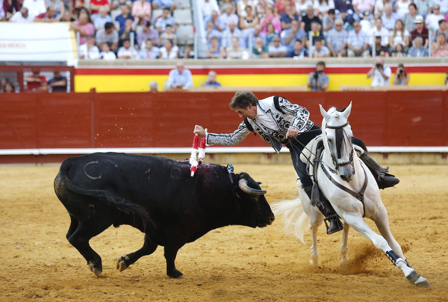 Fotos: Los Rejoneadores salen por la Puerta Grande