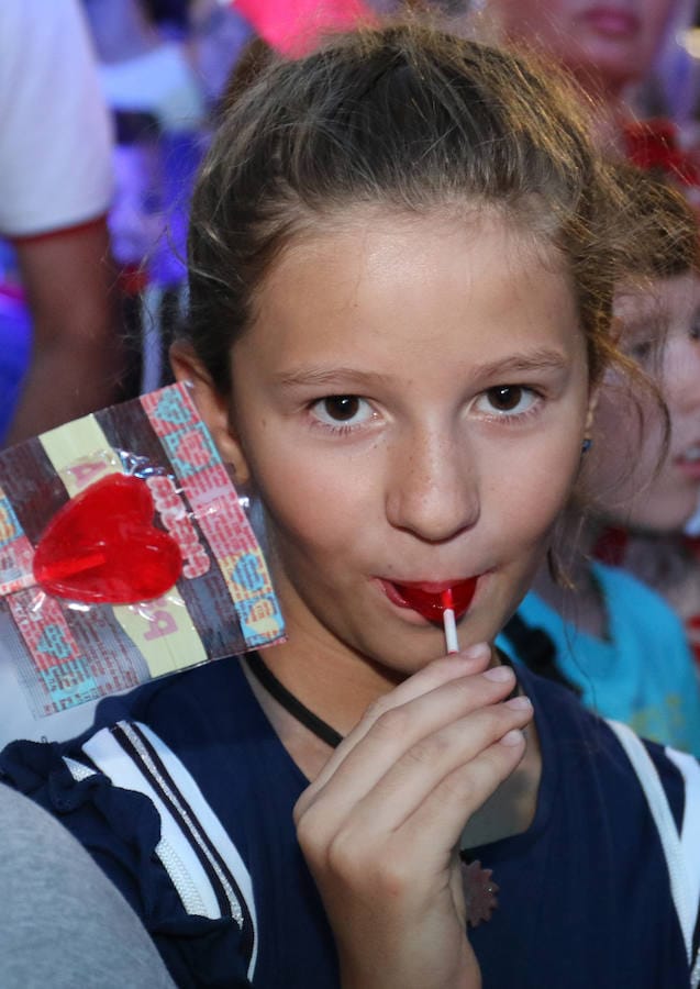 Fotos: Récord Guinness: &#039;El mayor número de personas desenvolviendo un caramelo al mismo tiempo&#039;