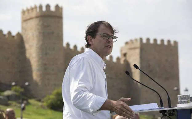 El presidente del PP en Castilla y León, Alfonso Fernández Mañueco, en el acto político celebrado en Ávila.