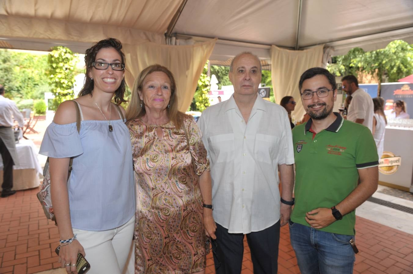 De la Asociación Familiar Delicias asistieron al aperitivo Zara Omara Martos, Reyes Álvarez, Juan Luis Velicias y VÍctor Martos.