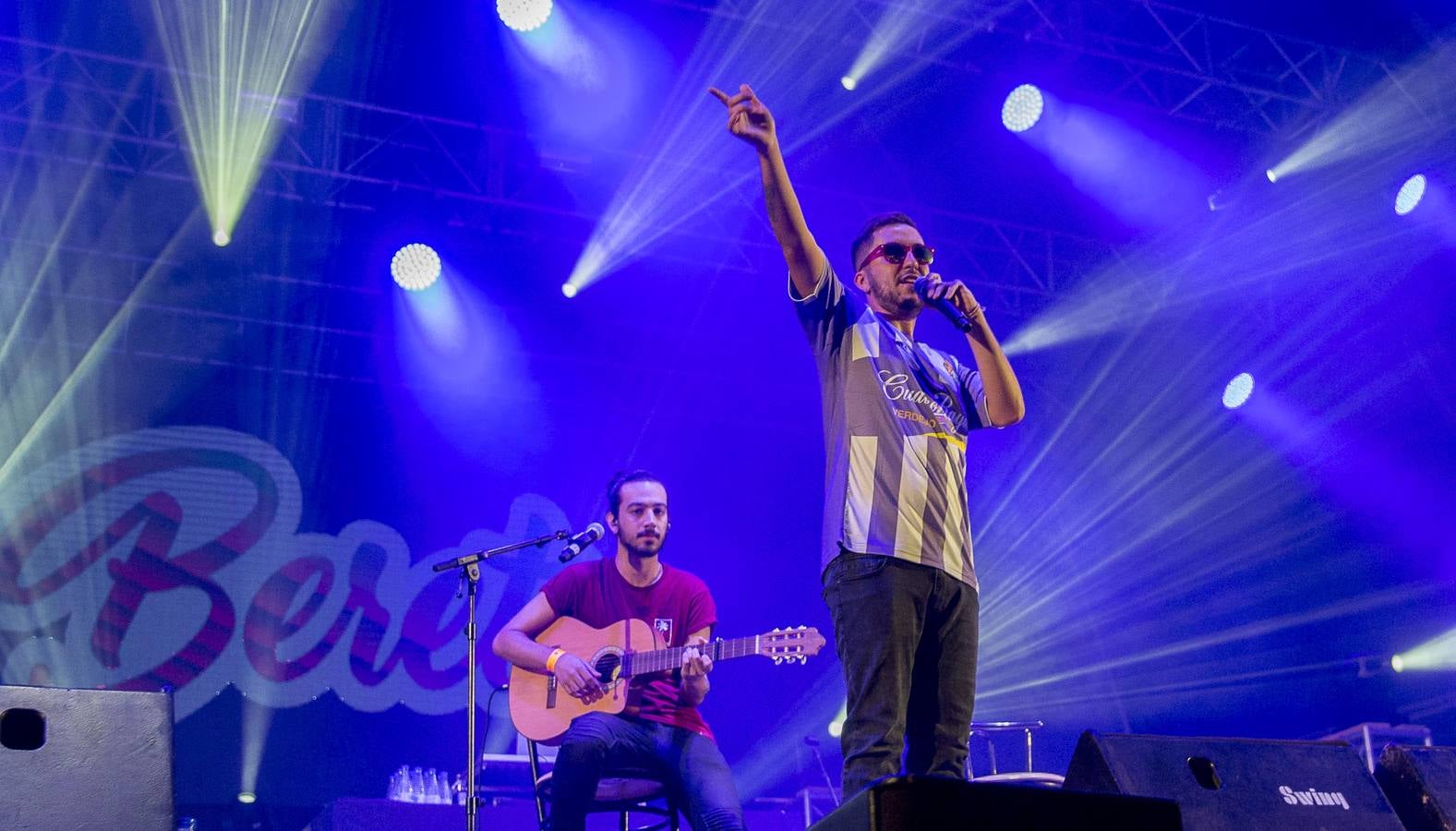 El cantante sevillano, poeta con millones de reproducciones en Youtube, tomó la lección de sus canciones a miles de fieles vallisoletanos