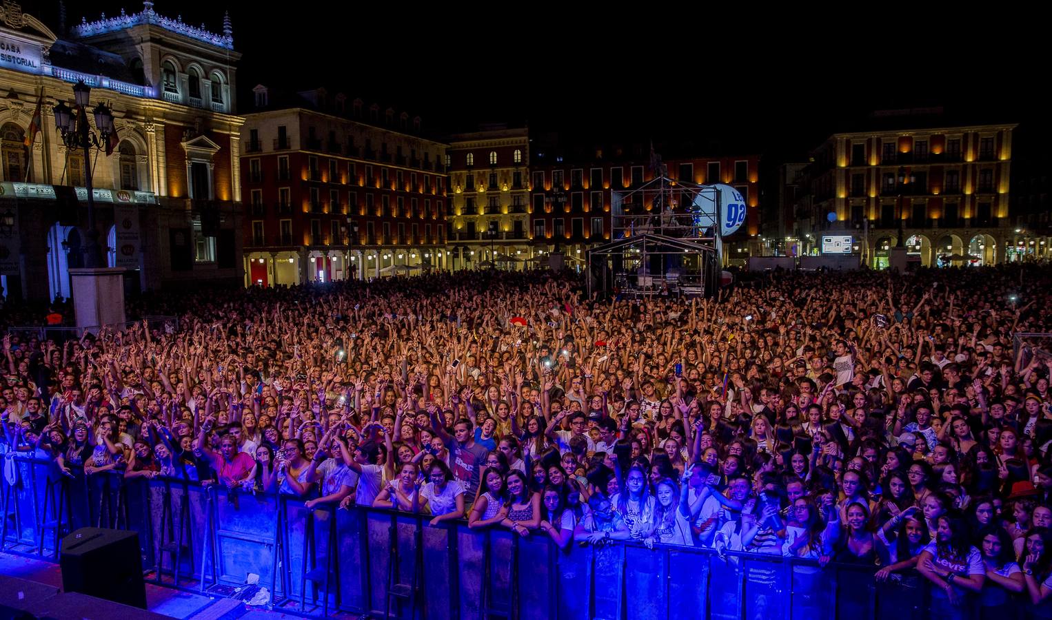 El cantante sevillano, poeta con millones de reproducciones en Youtube, tomó la lección de sus canciones a miles de fieles vallisoletanos