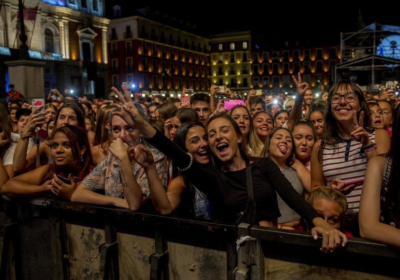 El cantante sevillano, poeta con millones de reproducciones en Youtube, tomó la lección de sus canciones a miles de fieles vallisoletanos