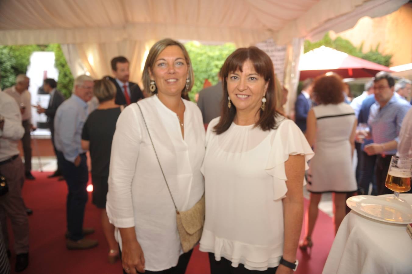 La consejera de Agricultura, Milagros Marcos, y Ruth Rodríguez, directora de RTVE.