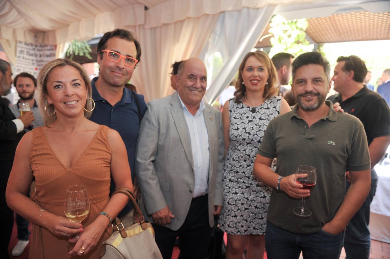 Vicky Acuña; Javier Silva (Galería Javier Silva); el alcalde de La Cistérniga, Mariano Suárez; Raquel Sánchez, alcaldesa de Olivares de Duero, y Julio del Valle.