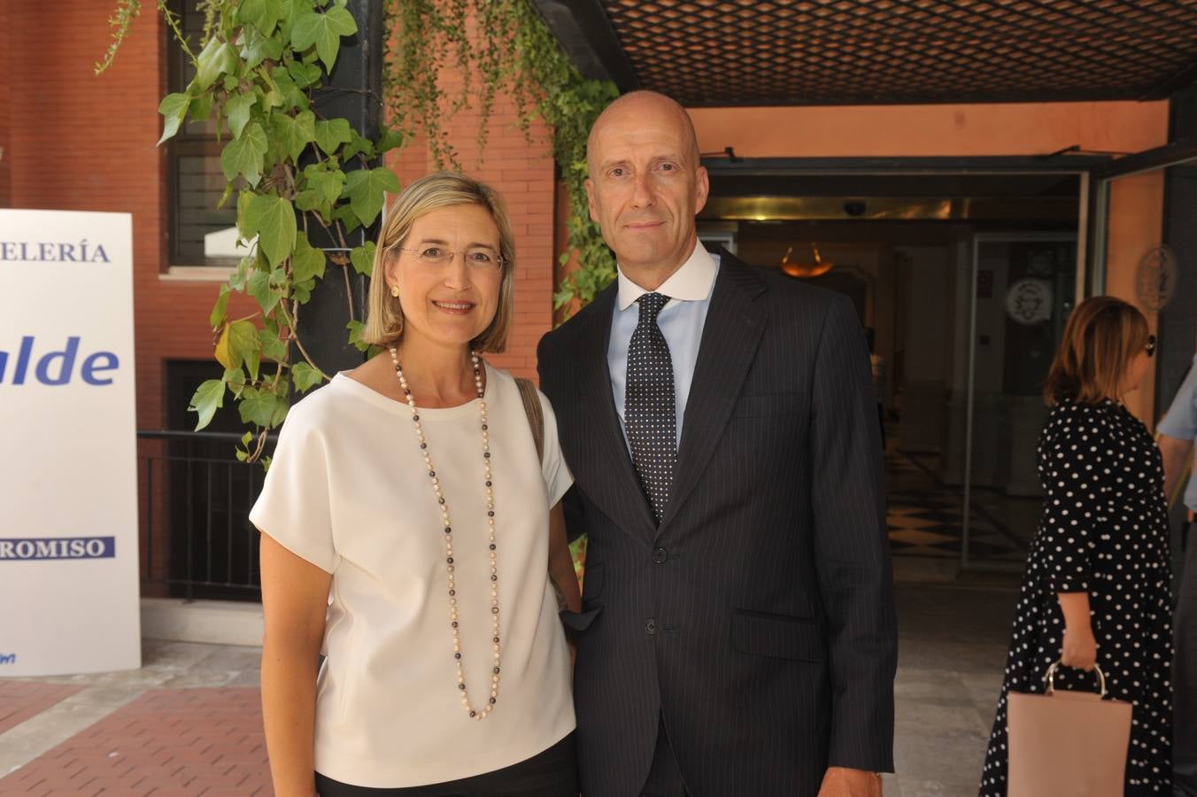 Mayte Zamorano, de El Norte, con Joaquín da Silva, de Bankinter.