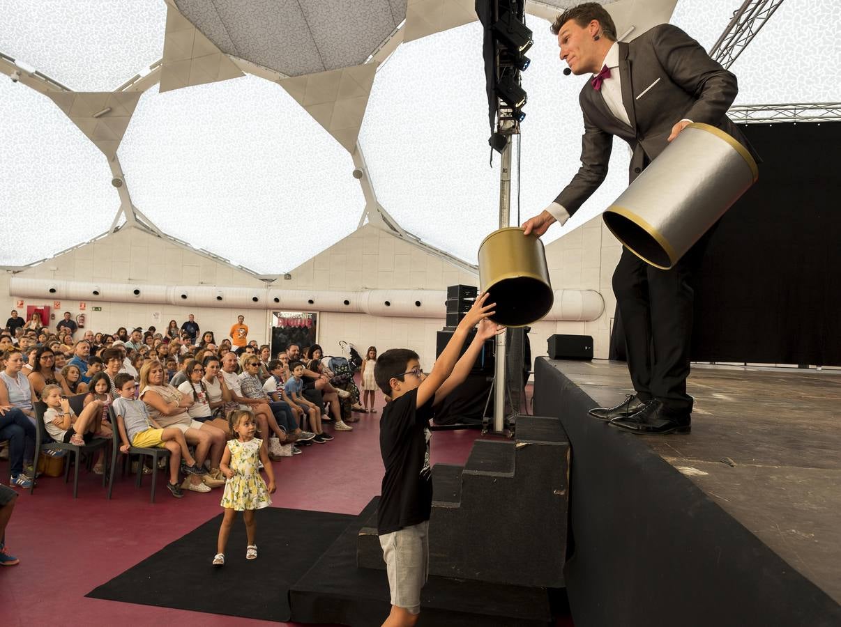 Fotos: Espectáculo de magia del mago Toño en la Cúpula del Milenio