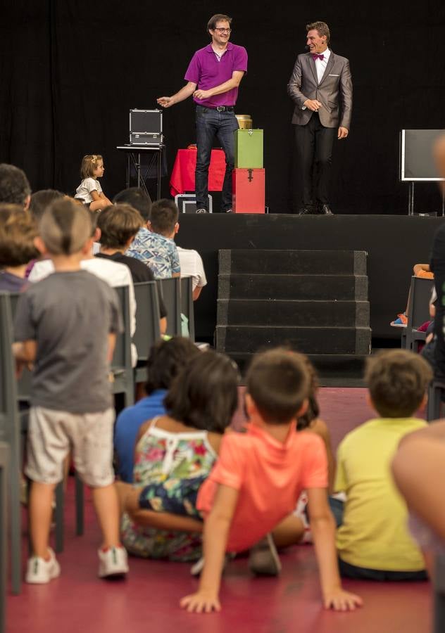 Fotos: Espectáculo de magia del mago Toño en la Cúpula del Milenio