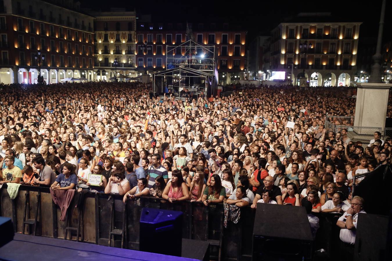 Fotos: Concierto de Rozalén en la Plaza Mayor de Valladolid