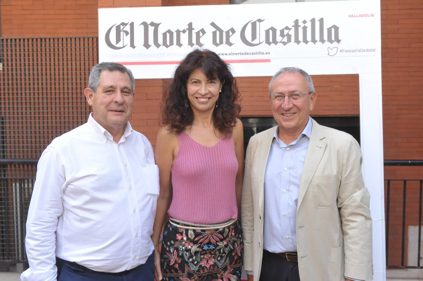 Carlos del Barrio (alcalde de Quintanilla), la concejala de Cultura, Ana Redondo, y el senador Emilio Álvarez.