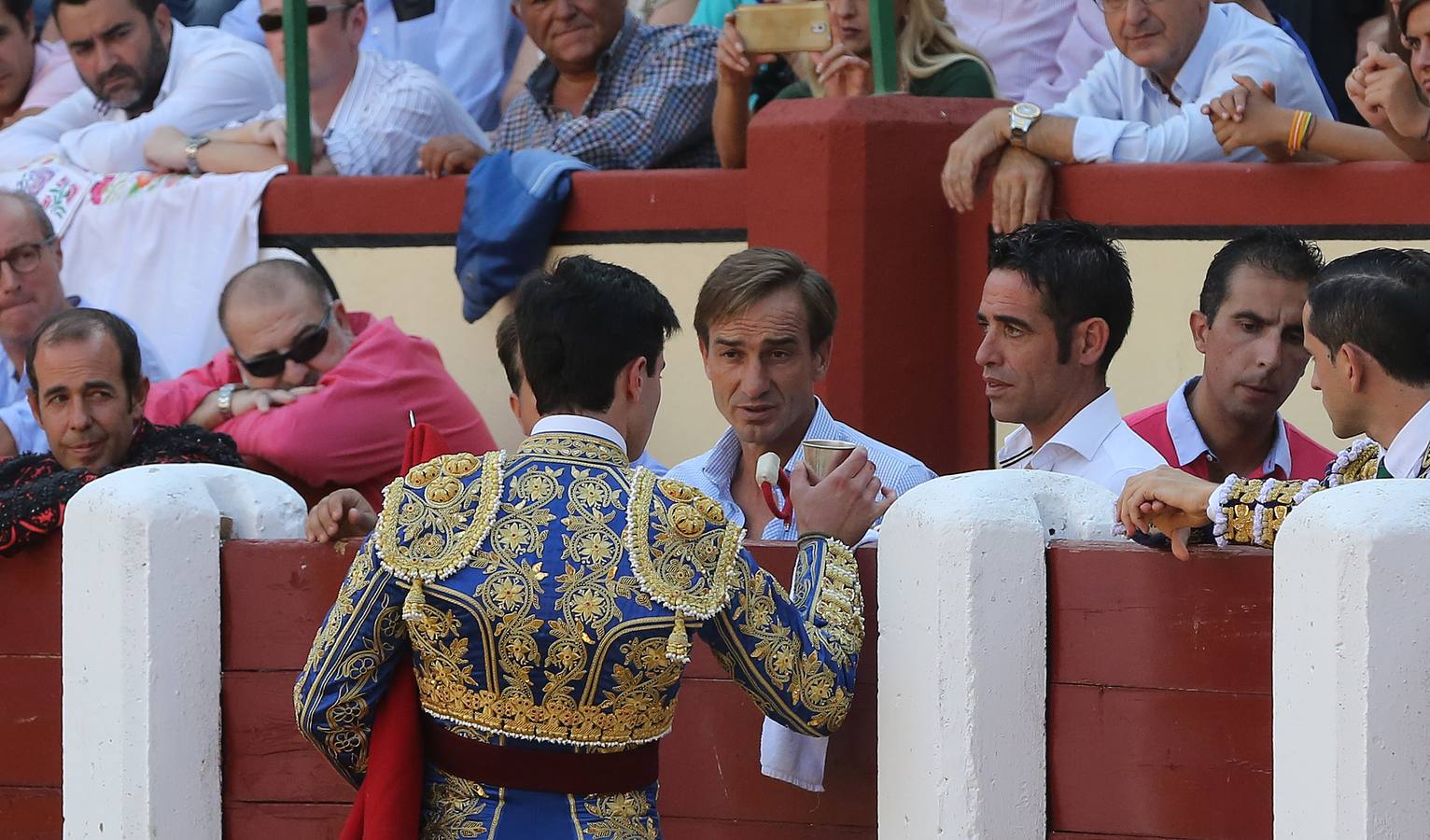 El navarro cortó tres orejas; Alfonso Ortiz se fue de vacío y Darío Domínguez escuchó tres avisos