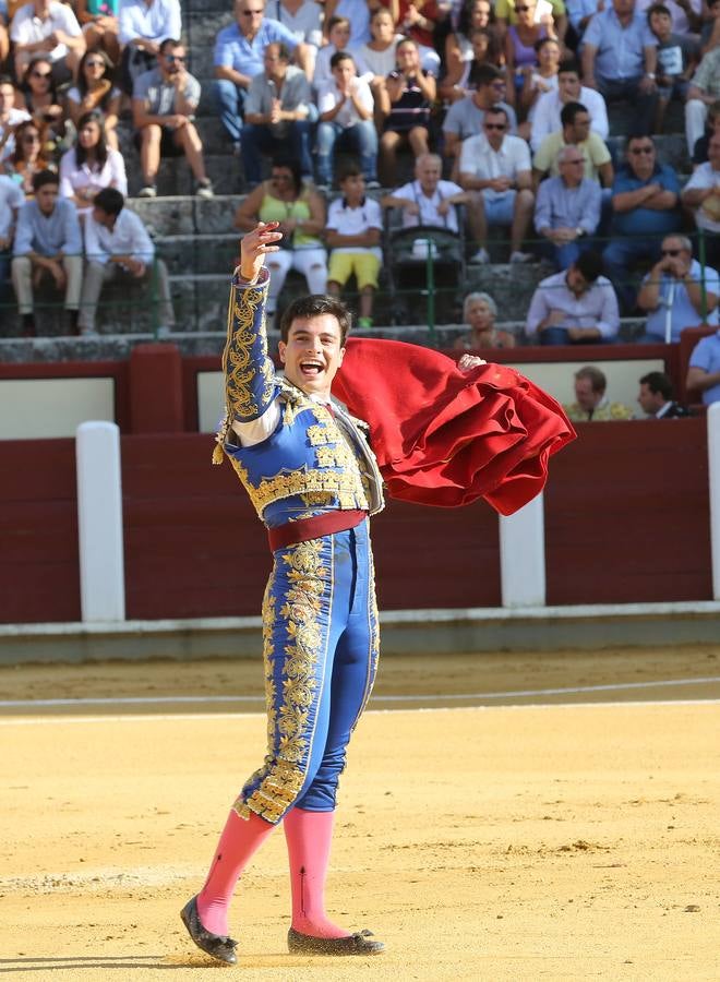 El navarro cortó tres orejas; Alfonso Ortiz se fue de vacío y Darío Domínguez escuchó tres avisos