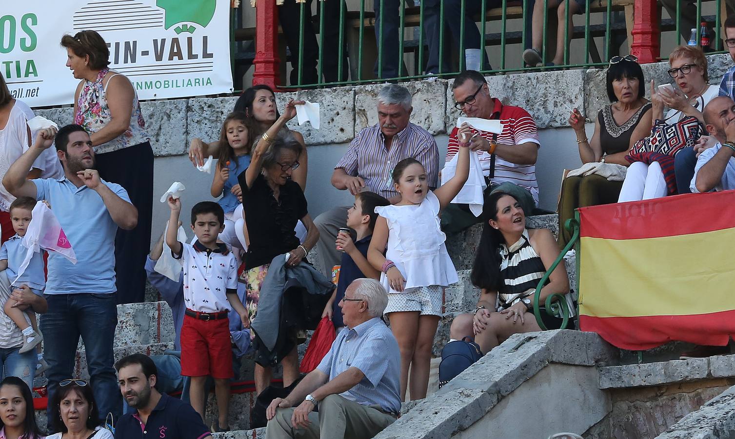 El navarro cortó tres orejas; Alfonso Ortiz se fue de vacío y Darío Domínguez escuchó tres avisos