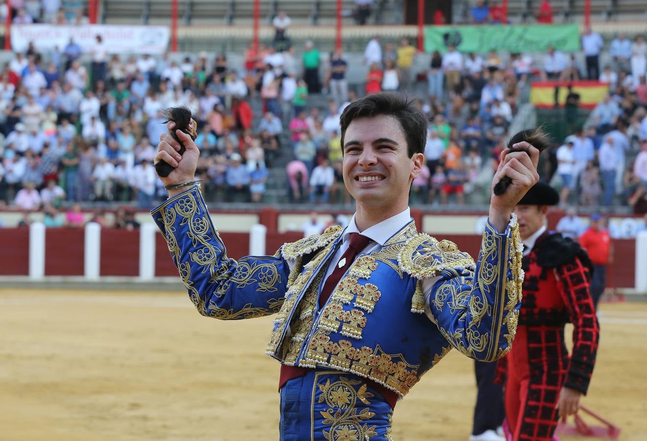 El navarro cortó tres orejas; Alfonso Ortiz se fue de vacío y Darío Domínguez escuchó tres avisos