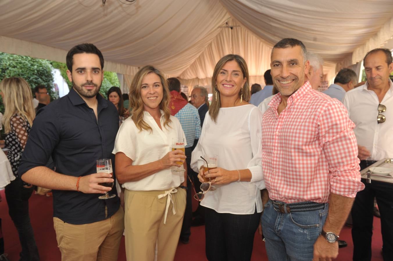 Javier Casado (El Norte) con Belén Bengoechea, María Eugenia Gallegos y Ramiro Campos, de Entregas Urbanas.