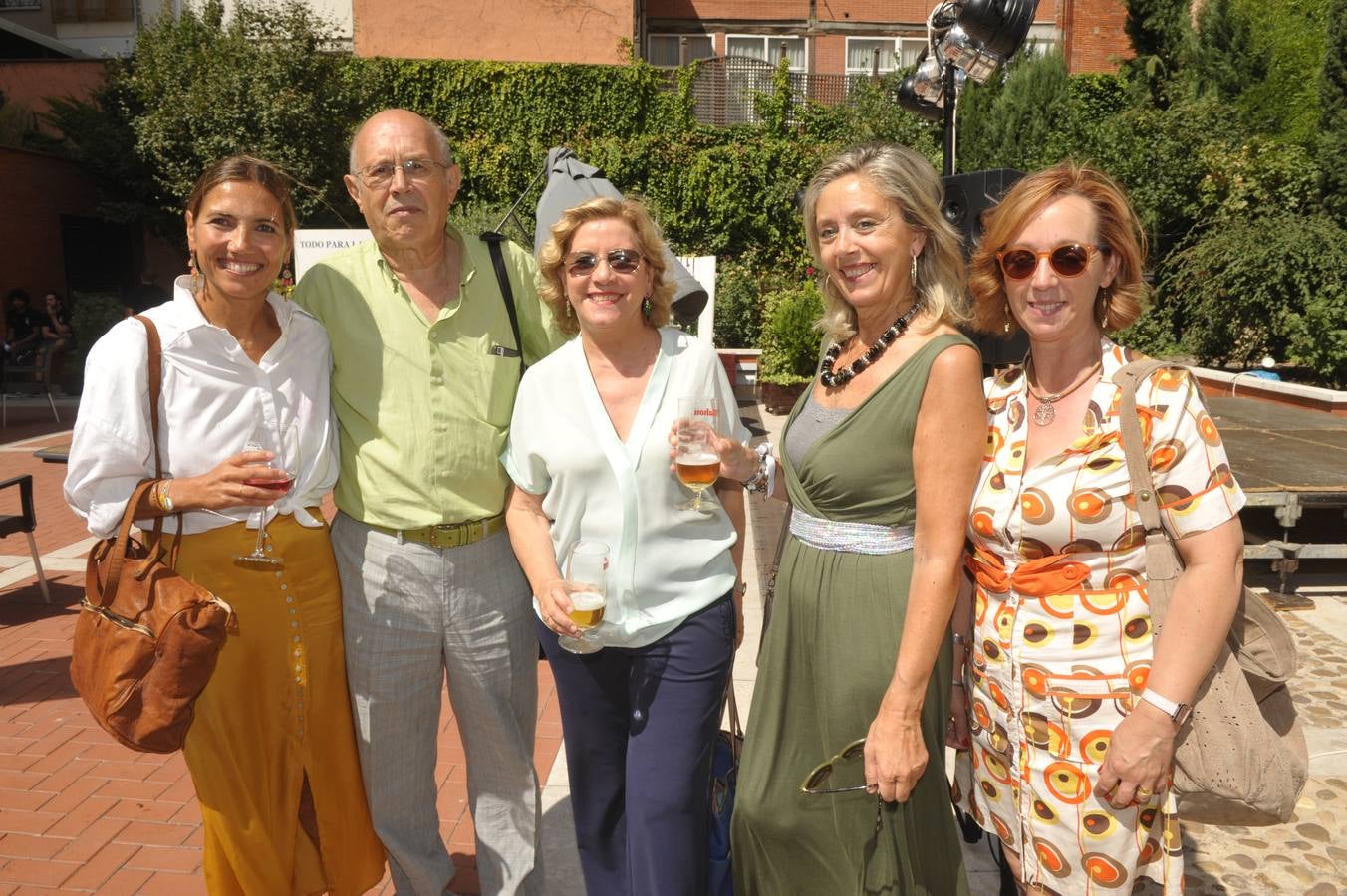 Marta Mateo, de El Norte, con Antonio Sanz (SM2) e Isabel Mateo, Cristina Camazón y Pilar Ibarlucea, de la Sociedad Mixta de Turismo.