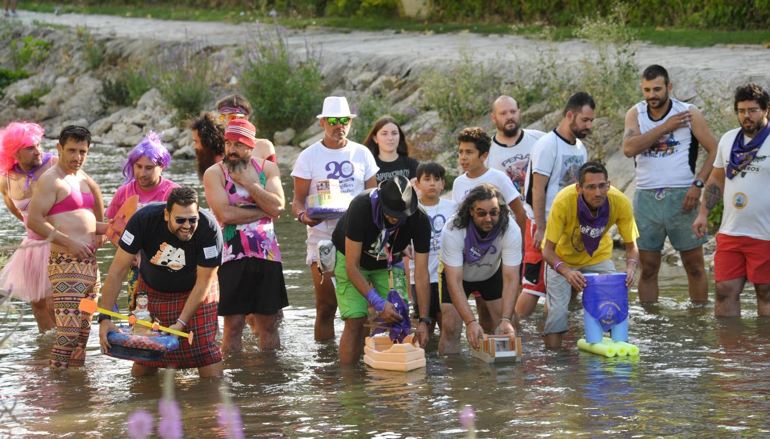 Fotos: Descenso de embarcaciones por el río Esgueva