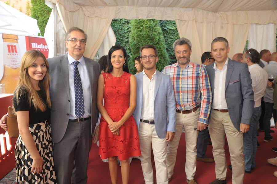 Leticia Santos, Javier Fincias, Marta Domínguez, Rafael Villarías, Jaime de la Lama, los cinco del Grupo Norte, compatieron aperitivo con Eduardo Rodríguez (Big Comunicación)