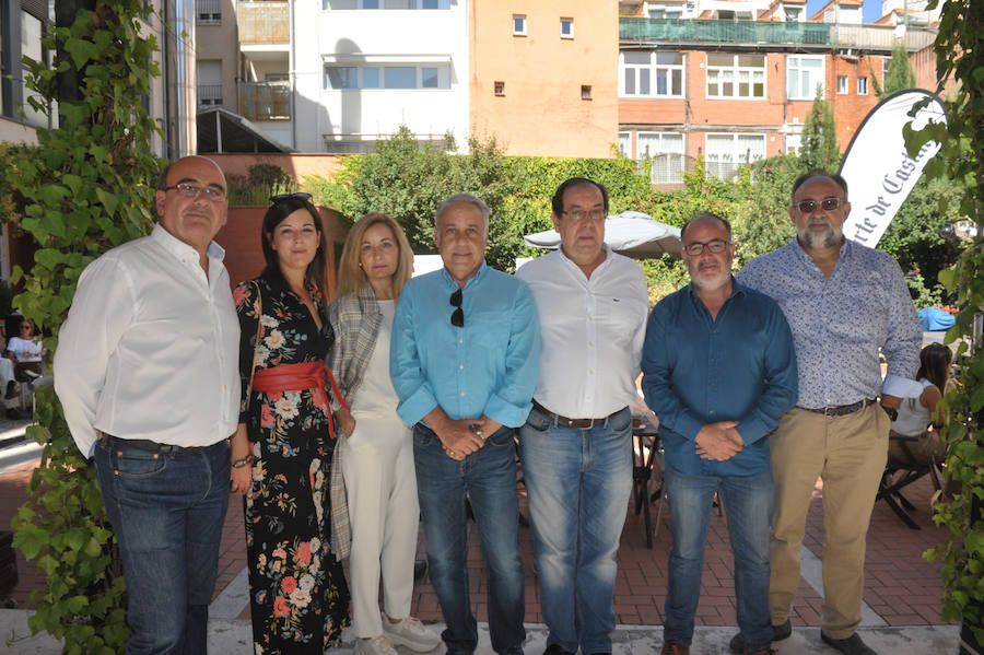 Jesús Sánchez, Rebeca Vallecillo, Maribel Morán, Jesús Presencio, José Luis Cruz, José Antonio Baz y Francisco Molina, de Contigo Somos Democracia Valladolid.