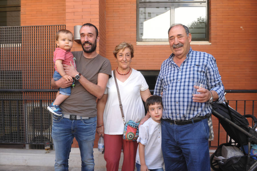 Jorge Sanz, de El Norte, con María del Carmen Díez, Bernardo Sanz y los pequeños Carlos y Víctor.