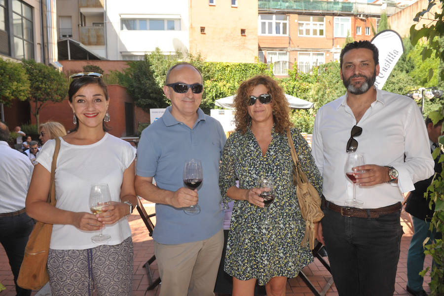 María Gordo y Dionisio Quijano, de Trinum, con Teresa Martín y Vicente Sánchez.