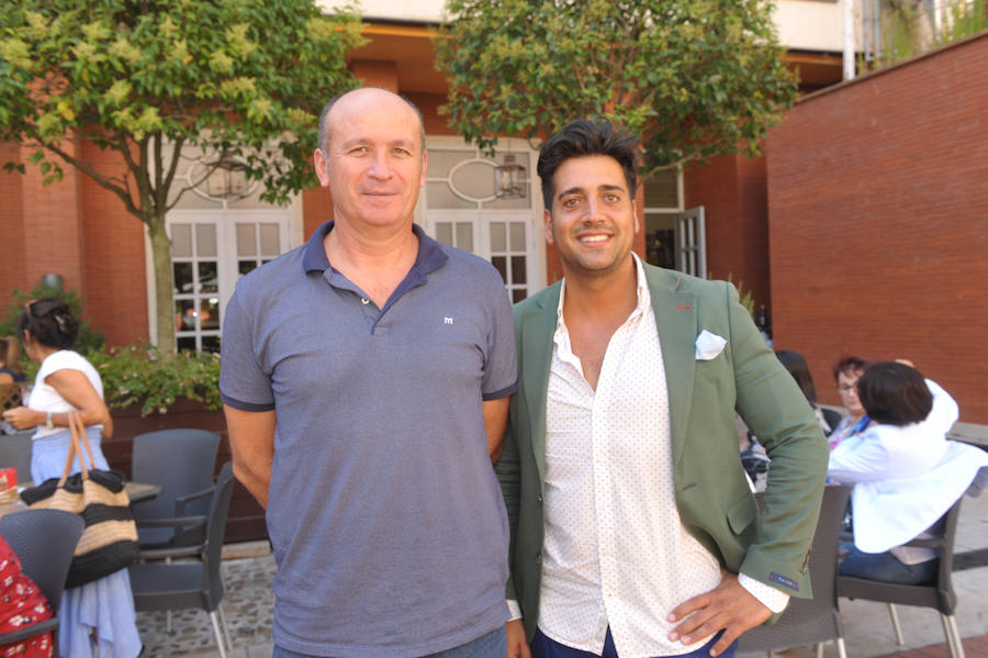 Alfonso Ballestero (Almacénes Cámara) con Ángel Casado, de El Norte.