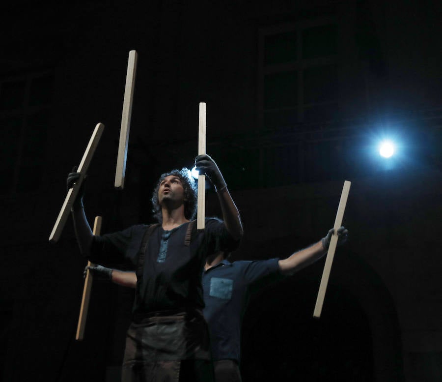 Fotos: Espectáculo de circo contemporáneo en la Plaza Mayor de Palencia