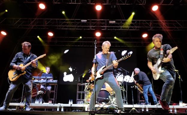 Hombres G conquistó de nuevo a los vallisoletanos con un concierto de medianoche.