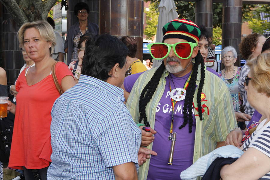 Fotos: El pregón y el desfile de peñas inauguran las fiestas de Laguna de Duero 2018