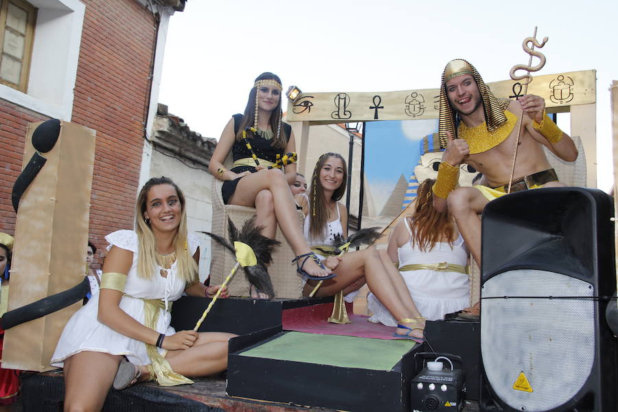 Fotos: El pregón y el desfile de peñas inauguran las fiestas de Laguna de Duero 2018