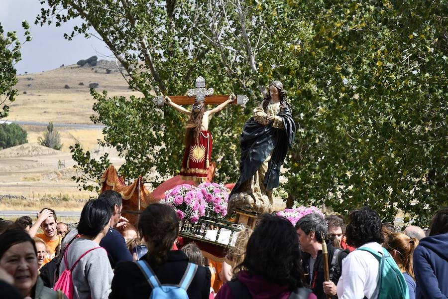 Fotos: Procesión de las fiestas de El Caloco en El Espinar