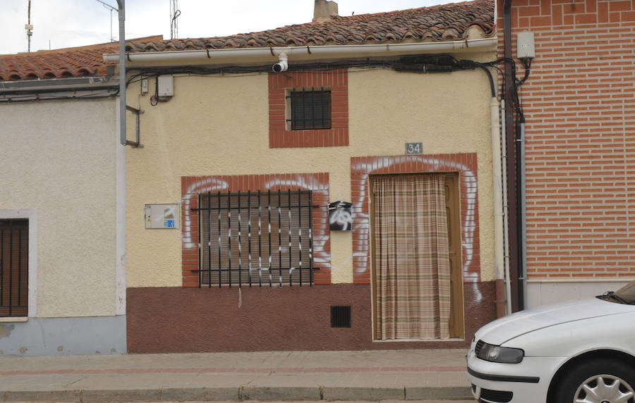 Fotos: Un menor asesina presuntamente a puñaladas a la pareja de su madre en Nava del Rey