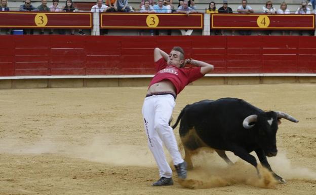 El cortador local Isma Viana.