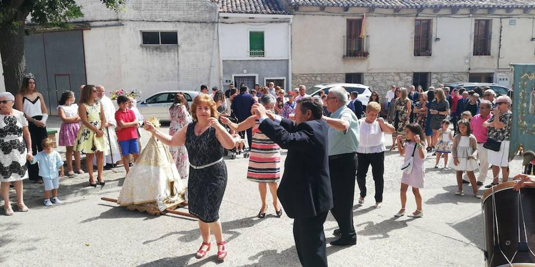 Procesión Virgen de los Perales, en Velliza.