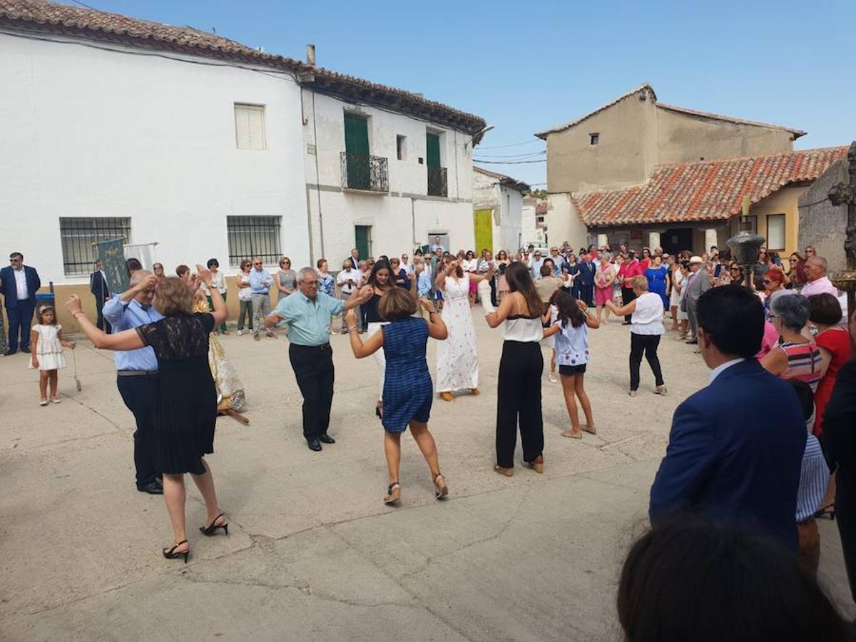 Procesión Virgen de los Perales, en Velliza.