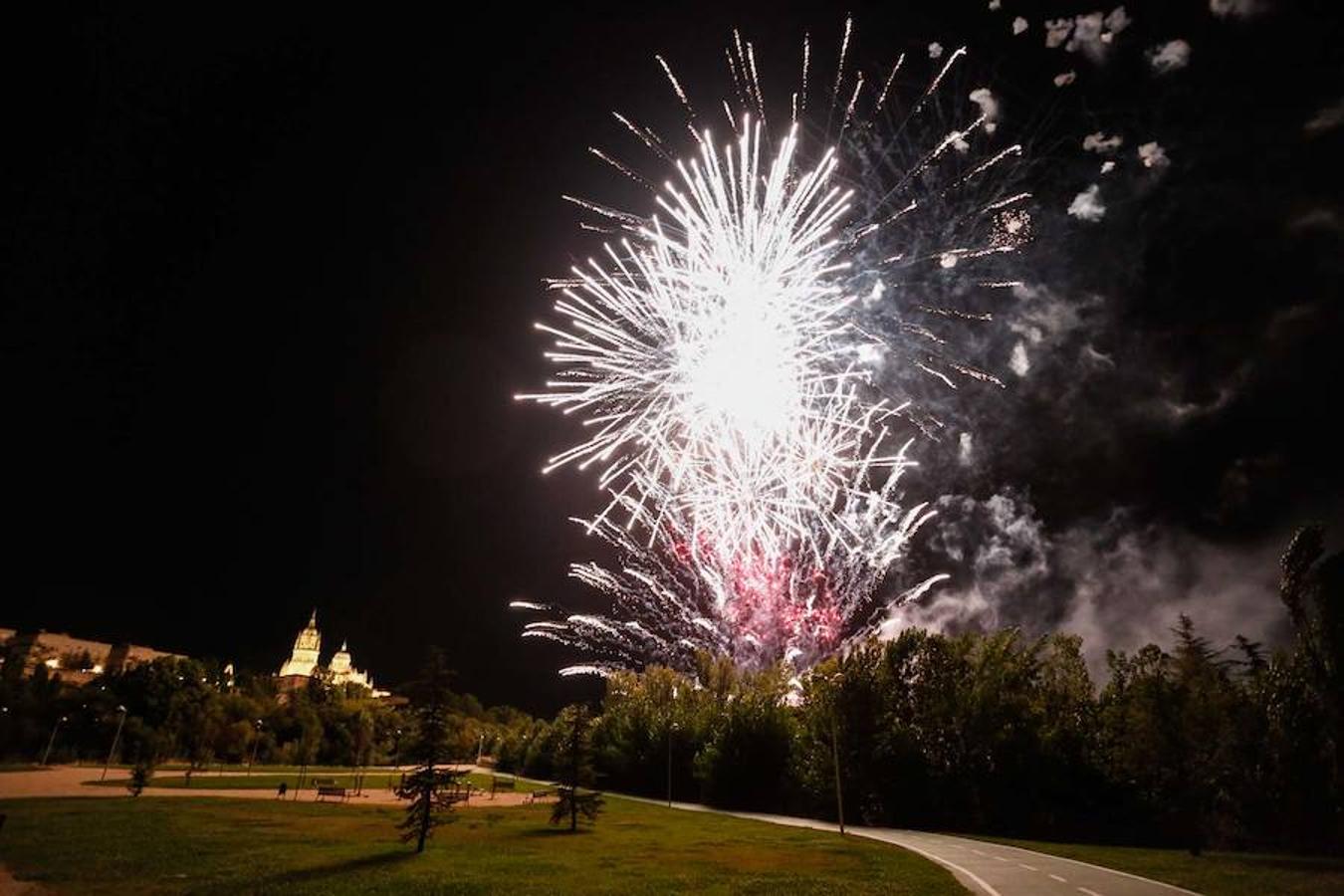 Fotos: Los fuegos Artificiales encienden las fiestas en Salamanca