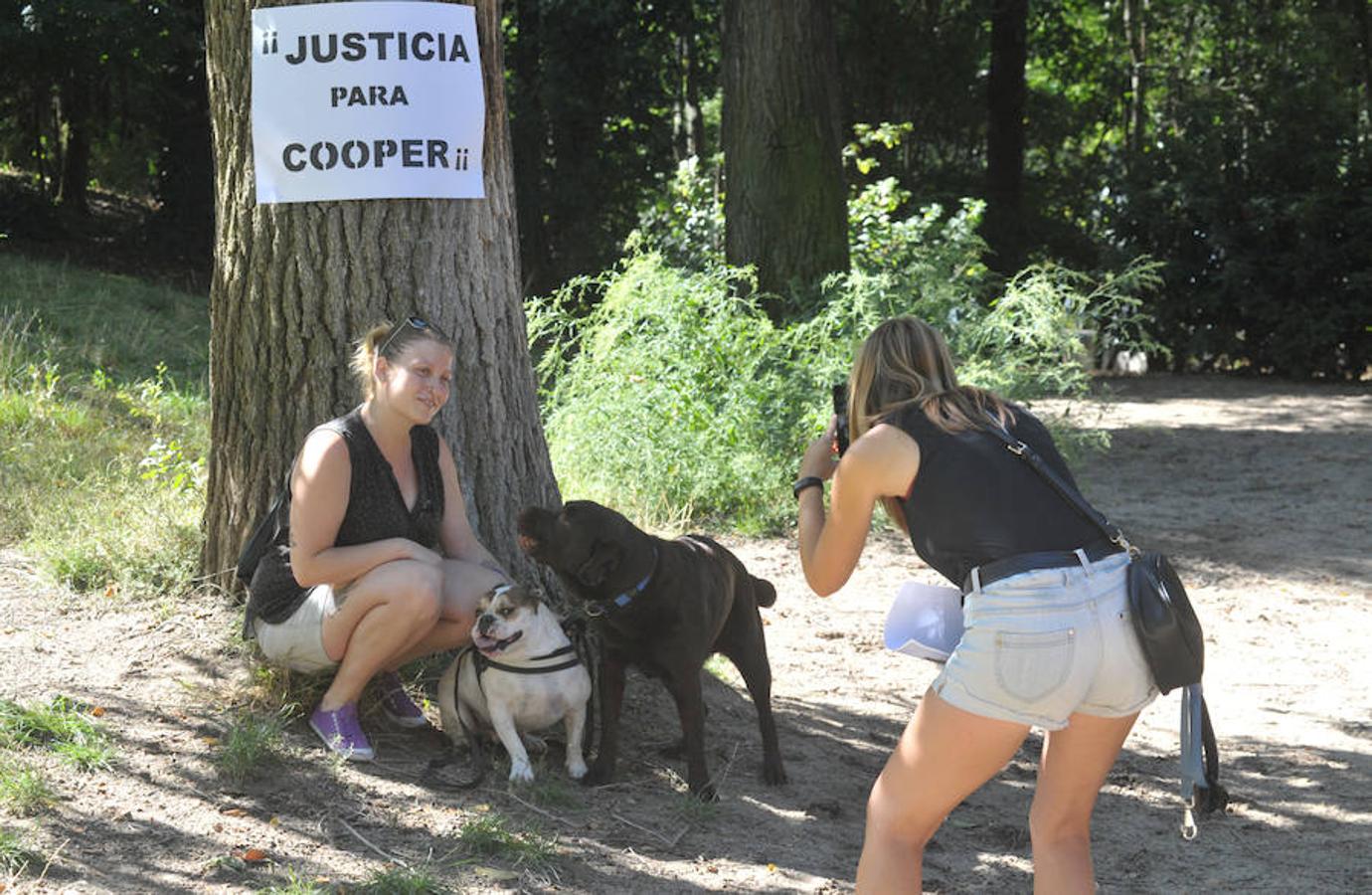 Fotos: Concentración en Las Moreras para despedir a cooper