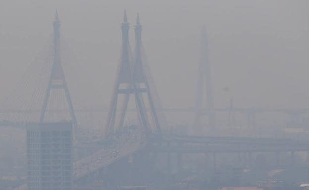 Visión borrosa de Bangkok a causa de la contaminación. 
