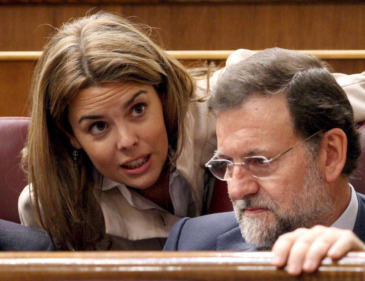 Soraya toma un papel crucial como portavoz del grupo parlamentario durante la investidura de Zapatero.