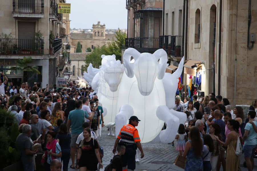 'Planetarium' deslumbra a los salmantinos y a los visitantes con sus figuras estelares