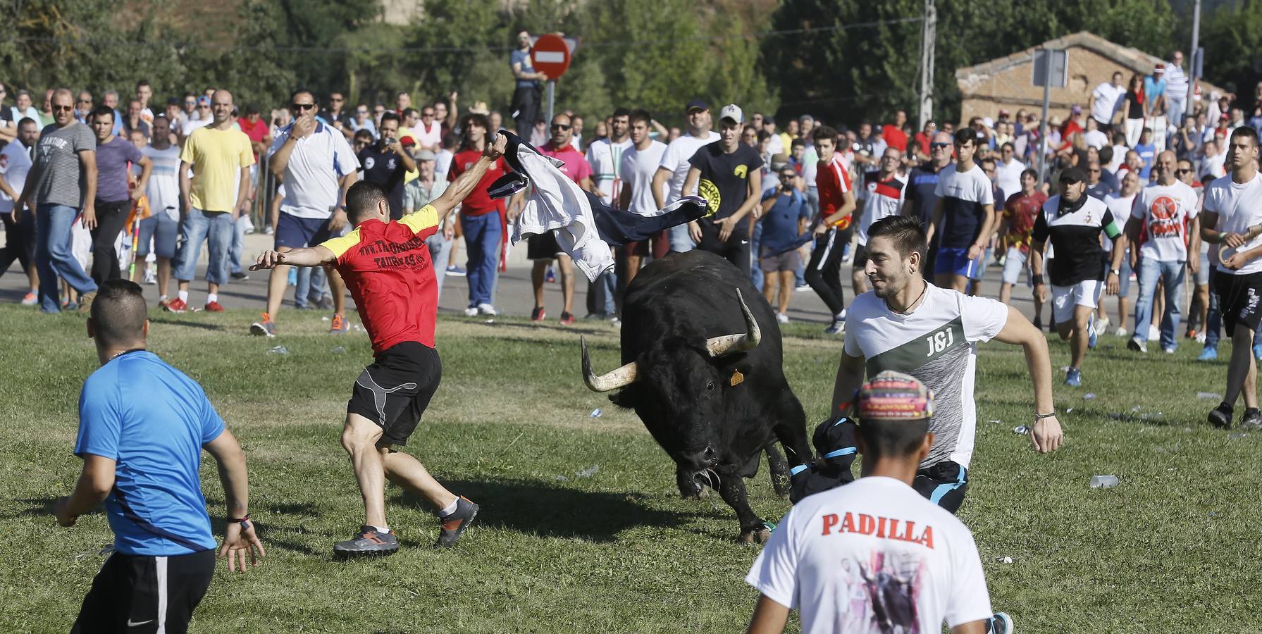 Dos personas han resultado heridas, al parecer uno con una posible cornada en la pierna