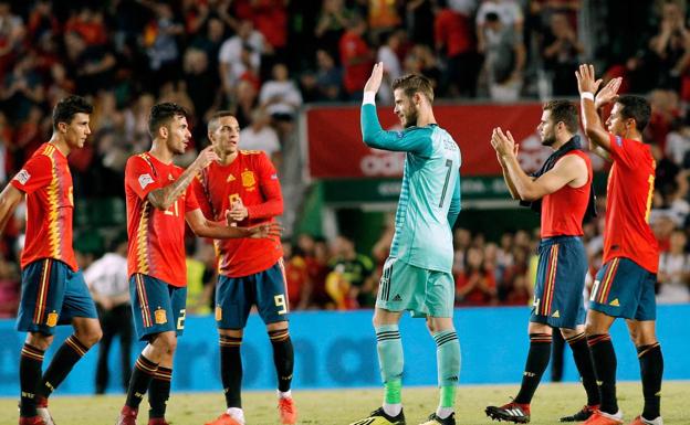 Los jugadores celebran la victoria ante Croacia. 