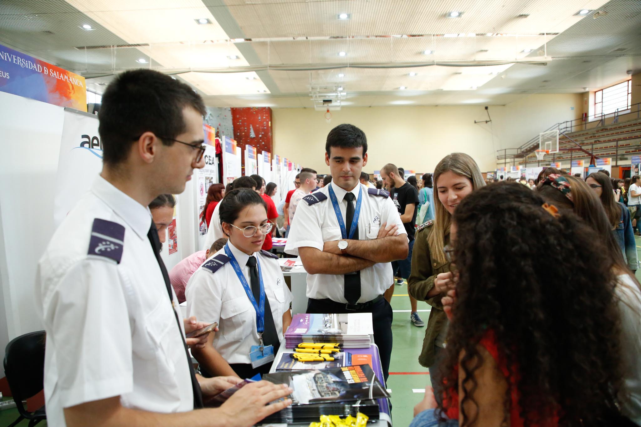 El pabellón deportivo del Campus Unamuno y sus alrededores reunió desde las 12 a las 18 h., a estudiantes de Grado, Máster y Doctorado con representantes de los principales Servicios y Unidades de la Universidad de Salamanca