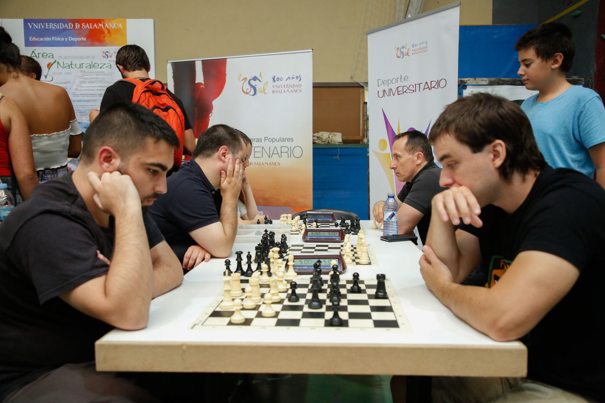 El pabellón deportivo del Campus Unamuno y sus alrededores reunió desde las 12 a las 18 h., a estudiantes de Grado, Máster y Doctorado con representantes de los principales Servicios y Unidades de la Universidad de Salamanca
