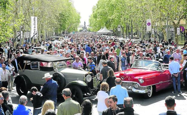 El público abarrotó la Acera de Recoletos en la pasada edición de Valladolid Motor Vintage. 