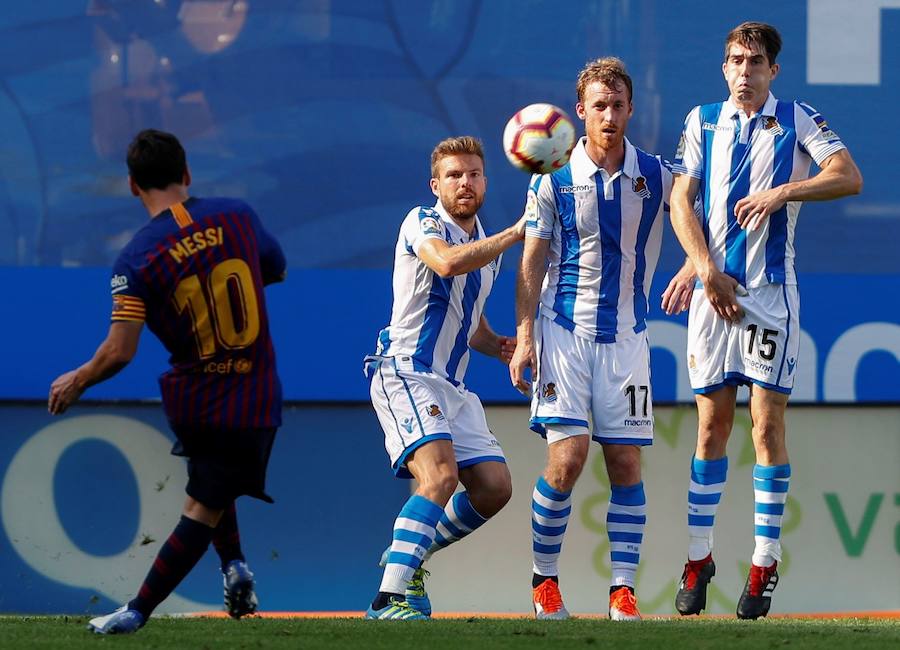 El conjunto azulgrana se llevó los tres puntos en Anoeta, tras un partido en el que la Real Sociedad comenzó adelantándose pero en el que el Barcelona se impuso gracias a los goles de Luis Suárez y Dembélé