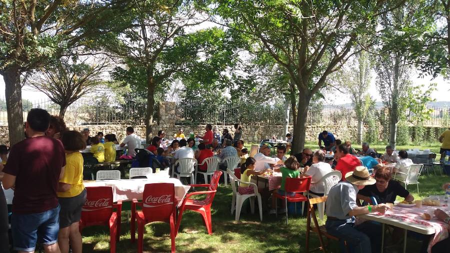 Fotos: Tordehumos despide sus fiestas con una paella popular